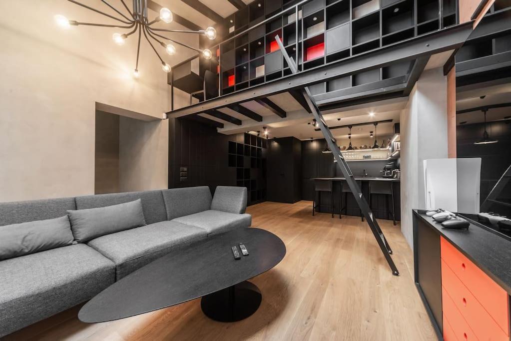 3 Storey Apartment With A Character And A Terrace รีกา ภายนอก รูปภาพ