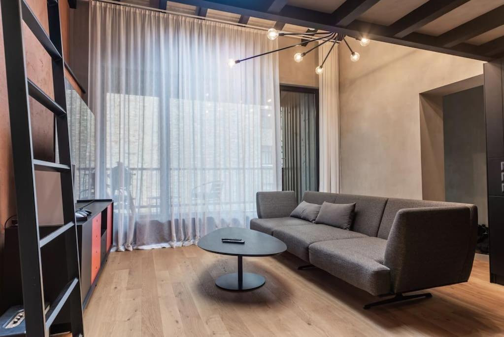 3 Storey Apartment With A Character And A Terrace รีกา ภายนอก รูปภาพ
